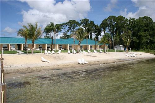 Lake Grassy Inn & Suites レークプラシッド エクステリア 写真