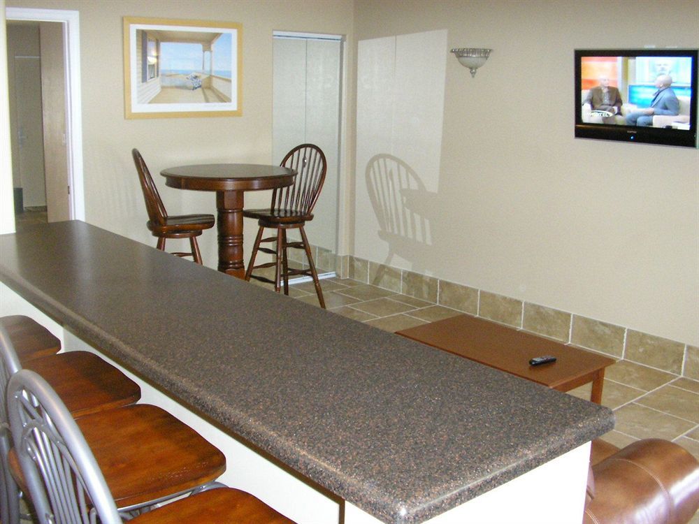 Lake Grassy Inn & Suites レークプラシッド エクステリア 写真